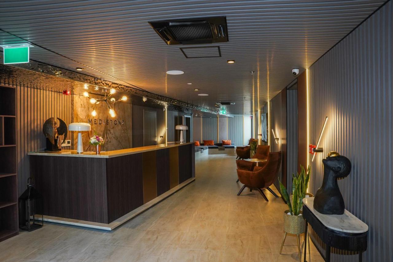 Hotel Medistone 오미스 외부 사진