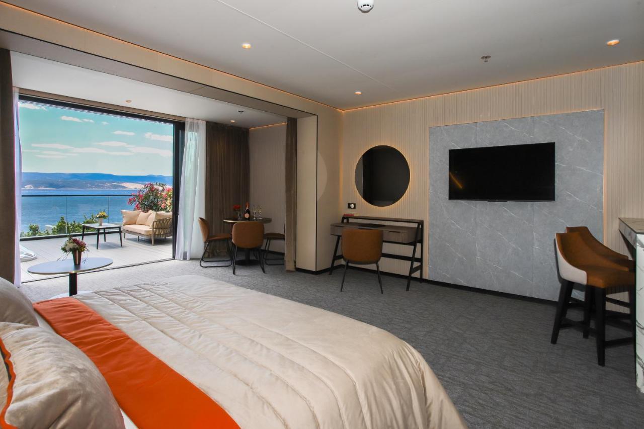 Hotel Medistone 오미스 외부 사진