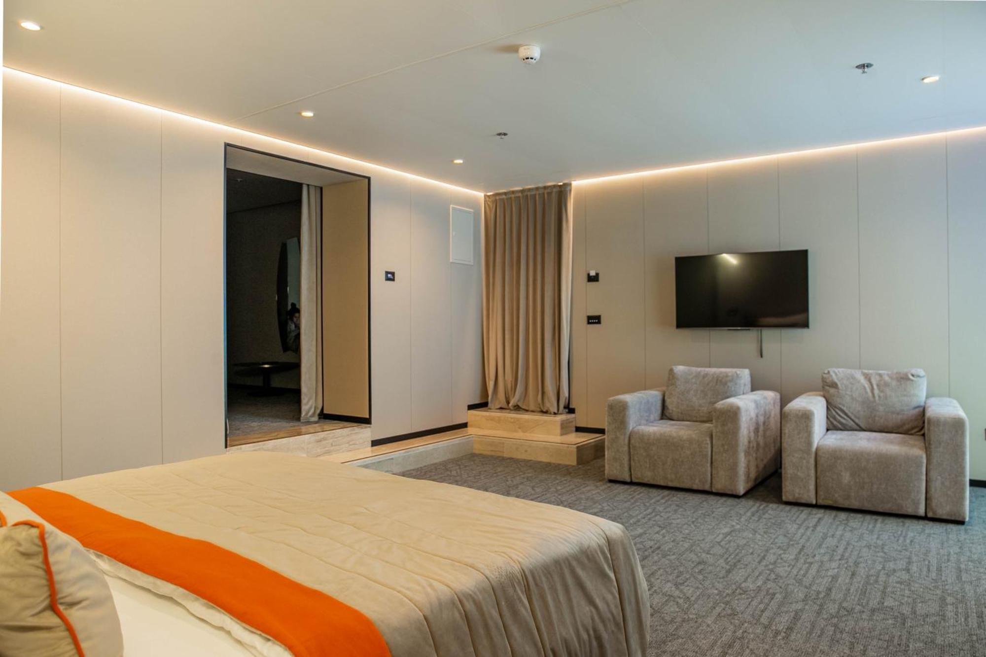 Hotel Medistone 오미스 외부 사진