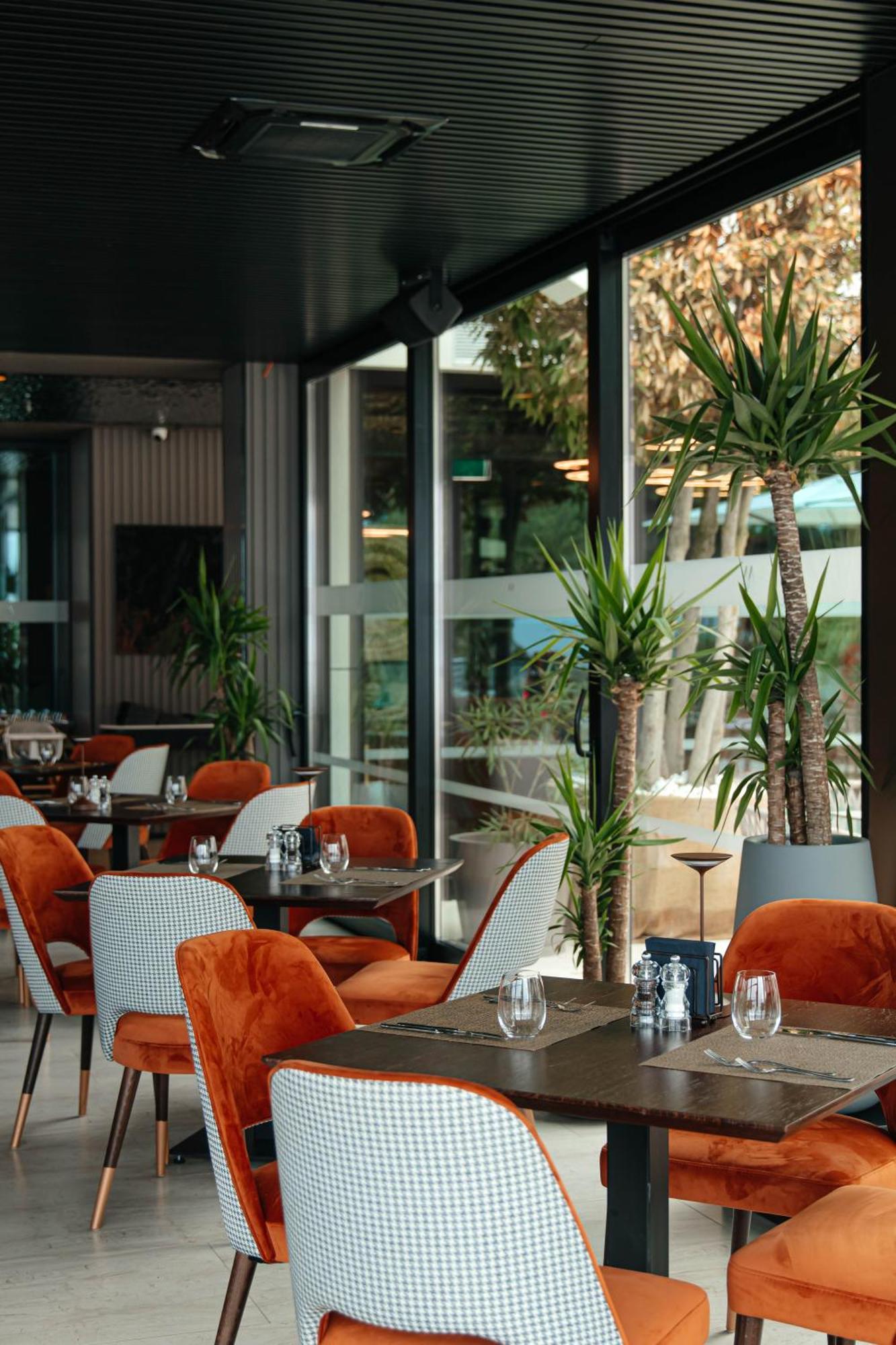 Hotel Medistone 오미스 외부 사진