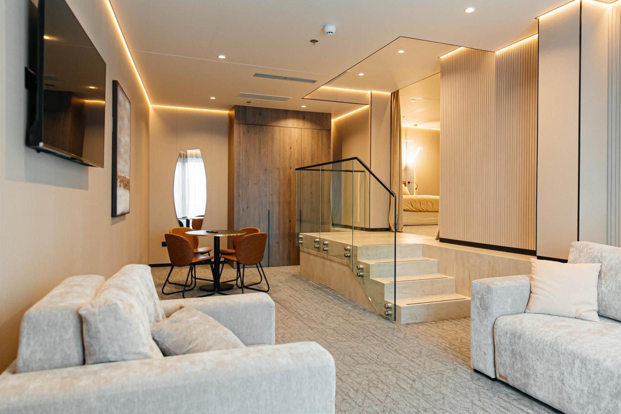 Hotel Medistone 오미스 외부 사진