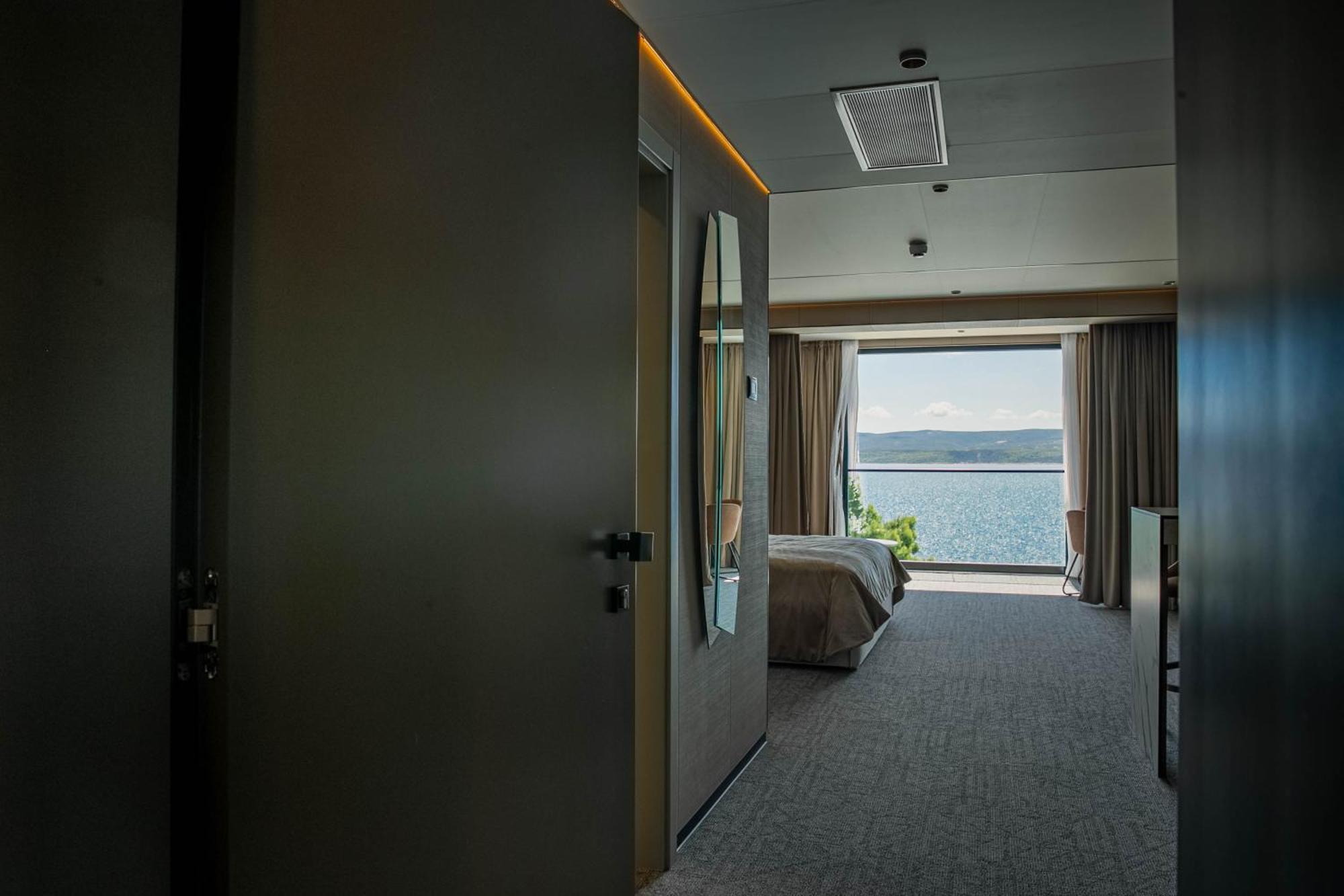 Hotel Medistone 오미스 외부 사진