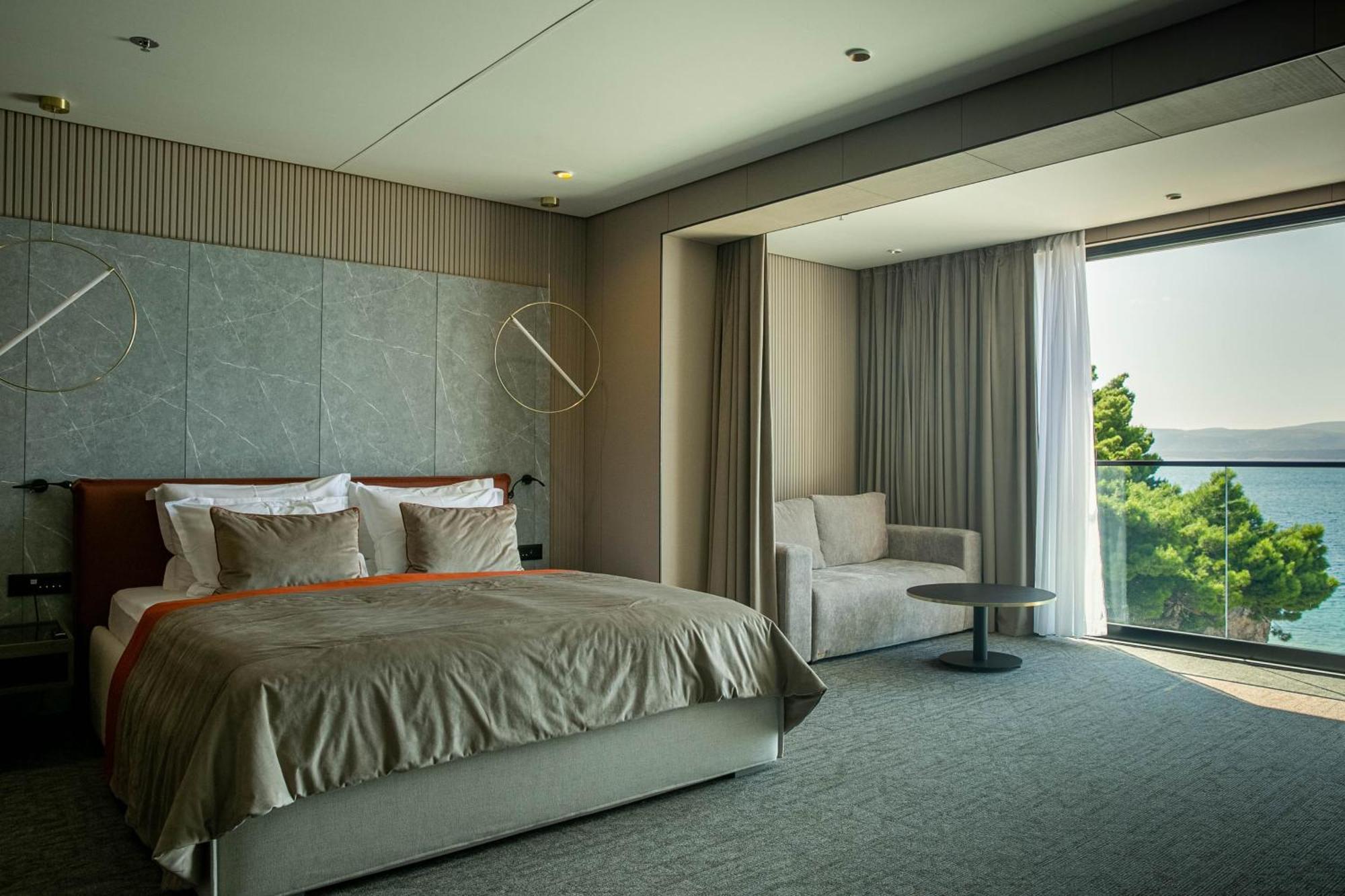 Hotel Medistone 오미스 외부 사진