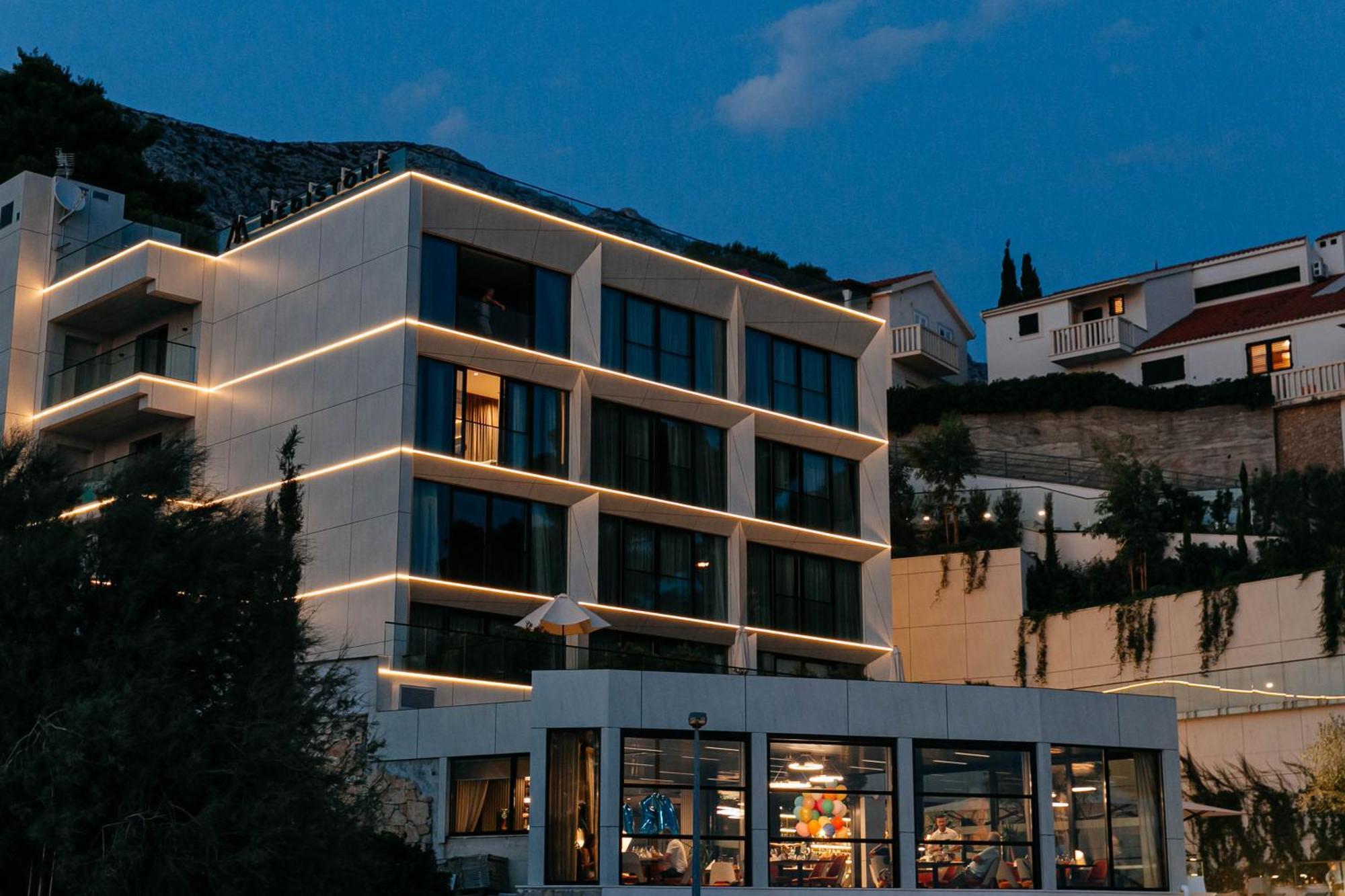 Hotel Medistone 오미스 외부 사진