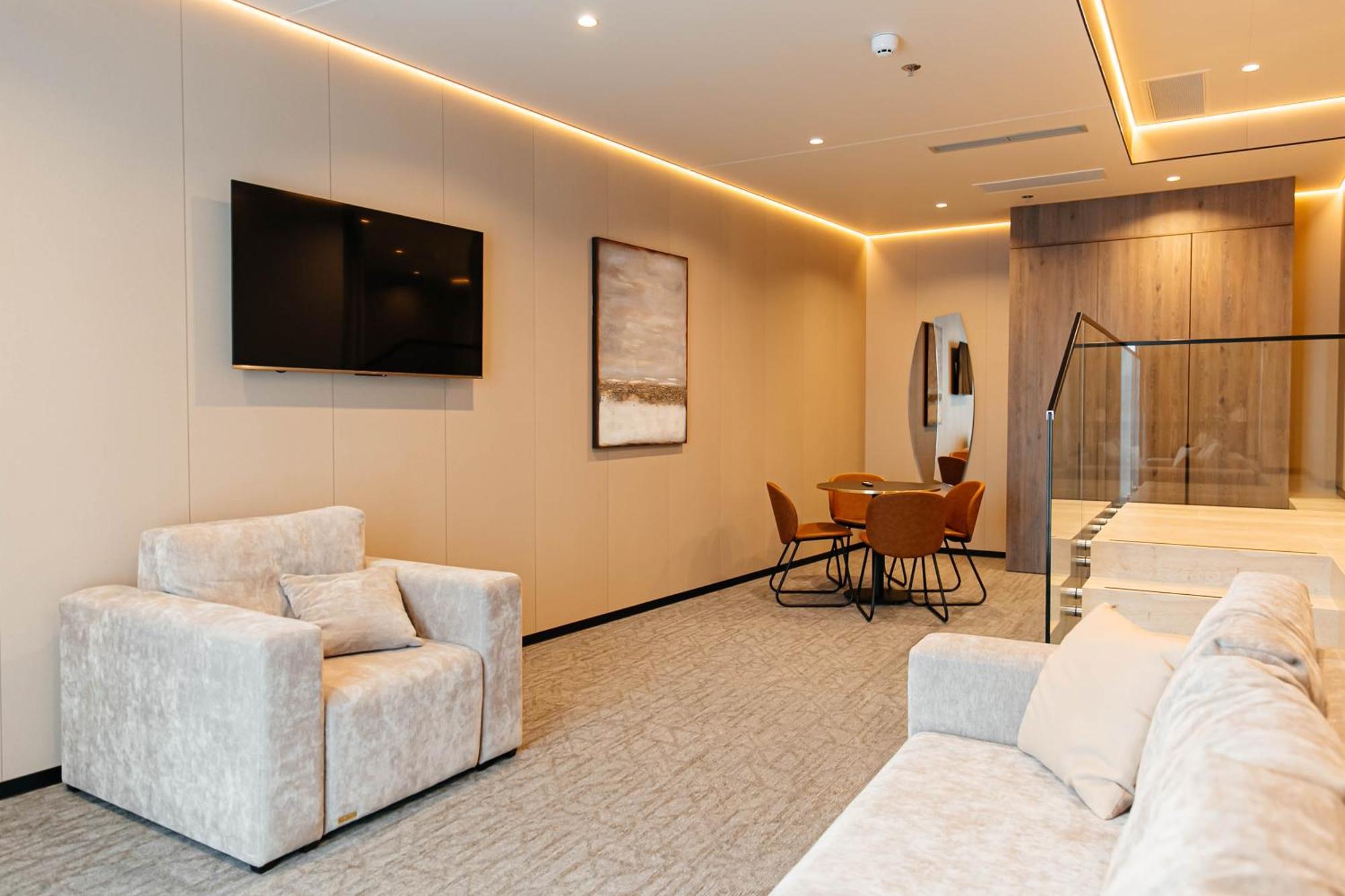 Hotel Medistone 오미스 외부 사진
