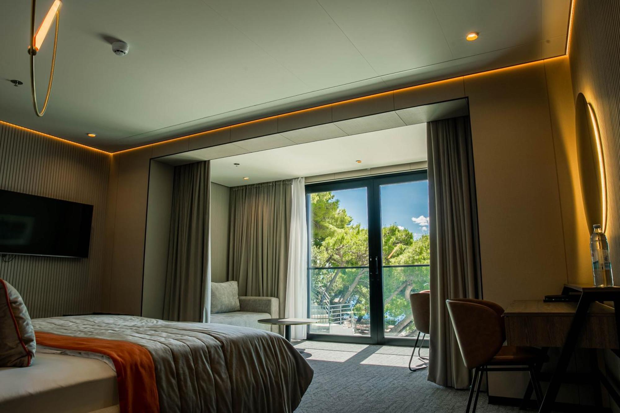 Hotel Medistone 오미스 외부 사진
