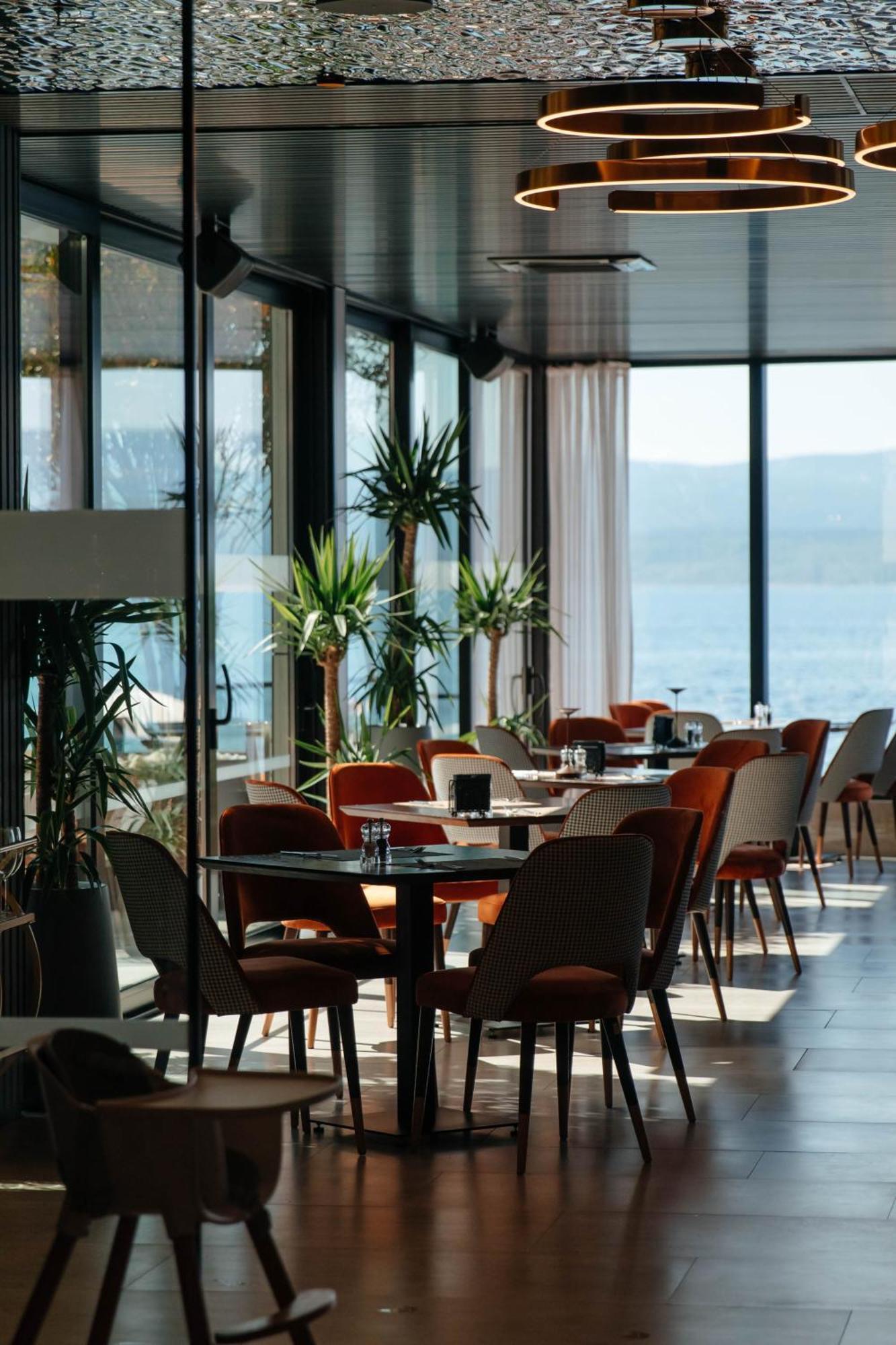 Hotel Medistone 오미스 외부 사진