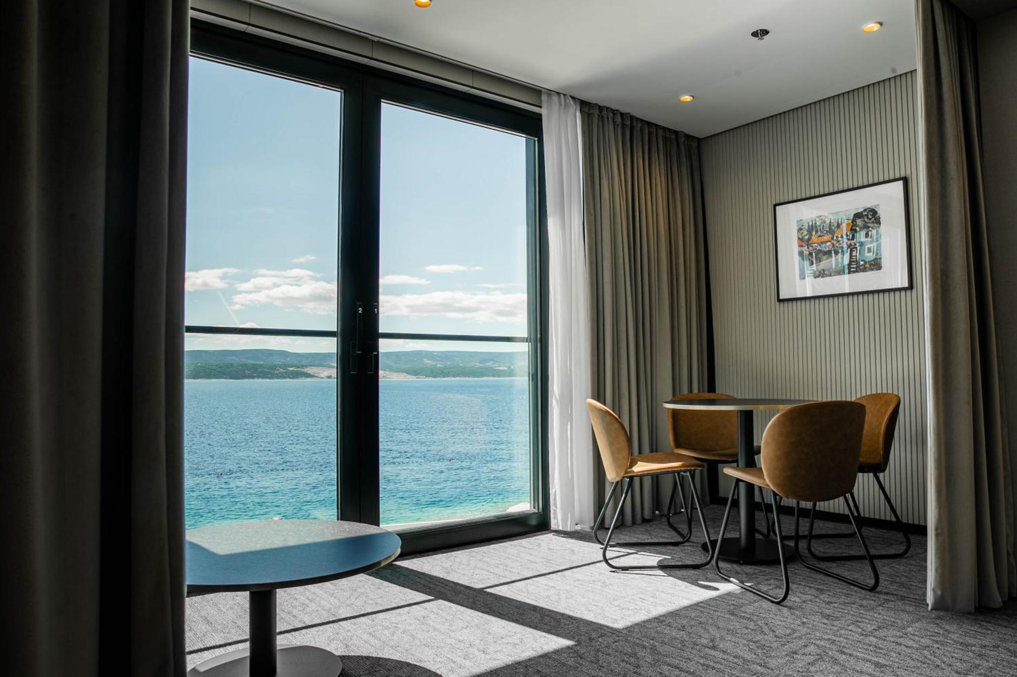 Hotel Medistone 오미스 외부 사진