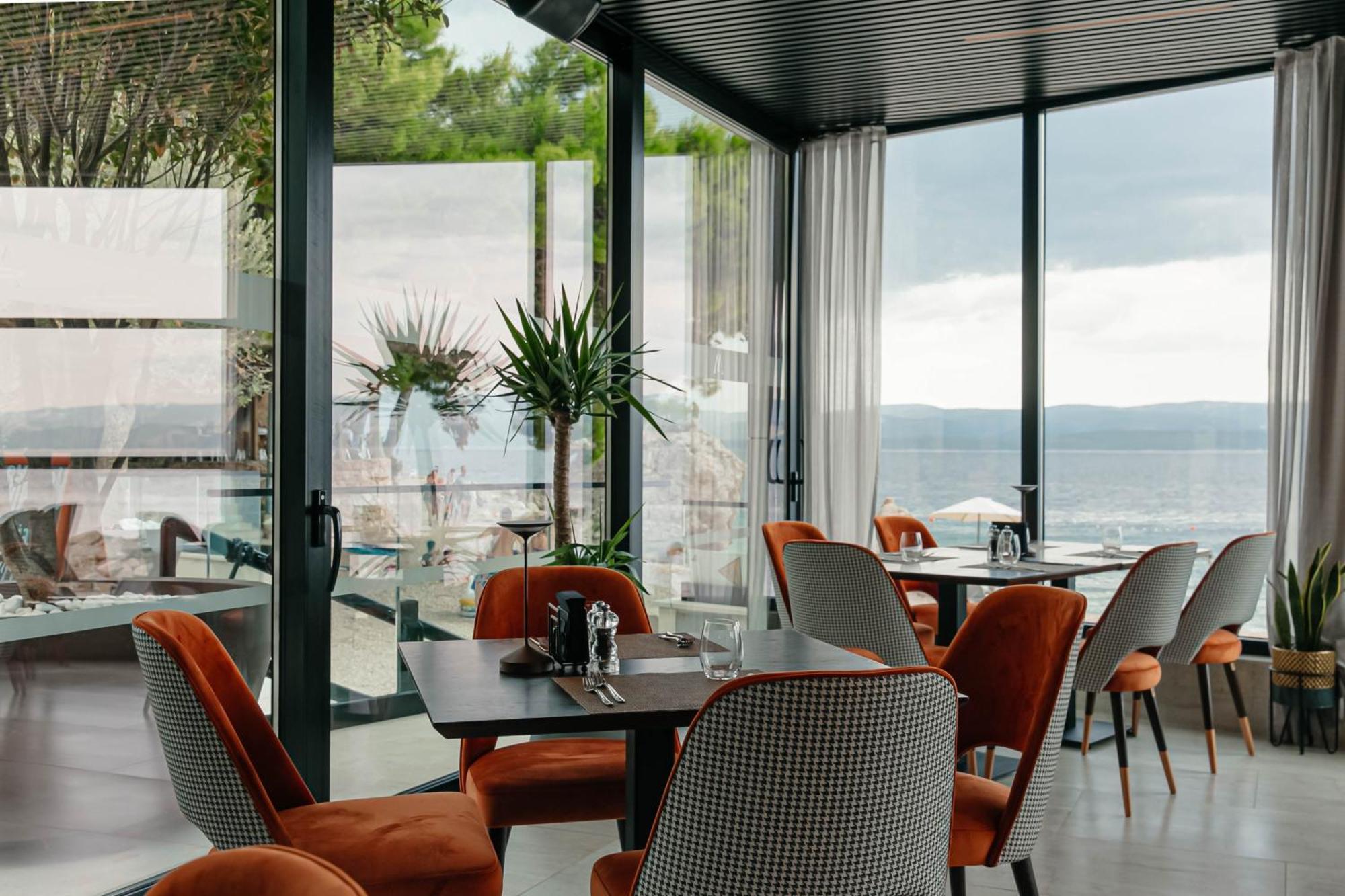 Hotel Medistone 오미스 외부 사진