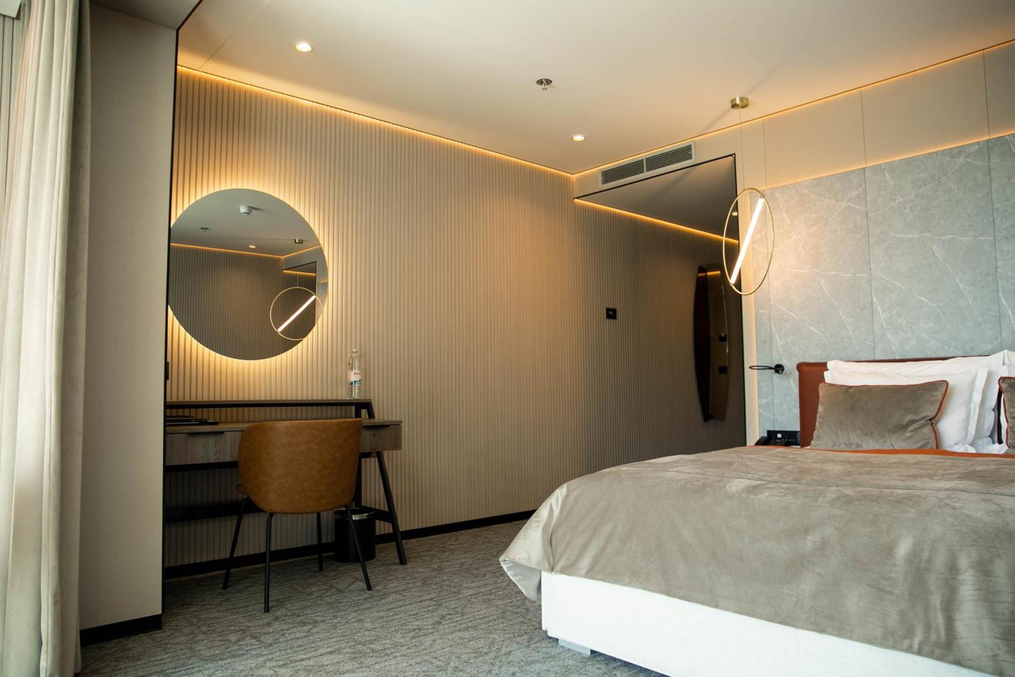 Hotel Medistone 오미스 외부 사진