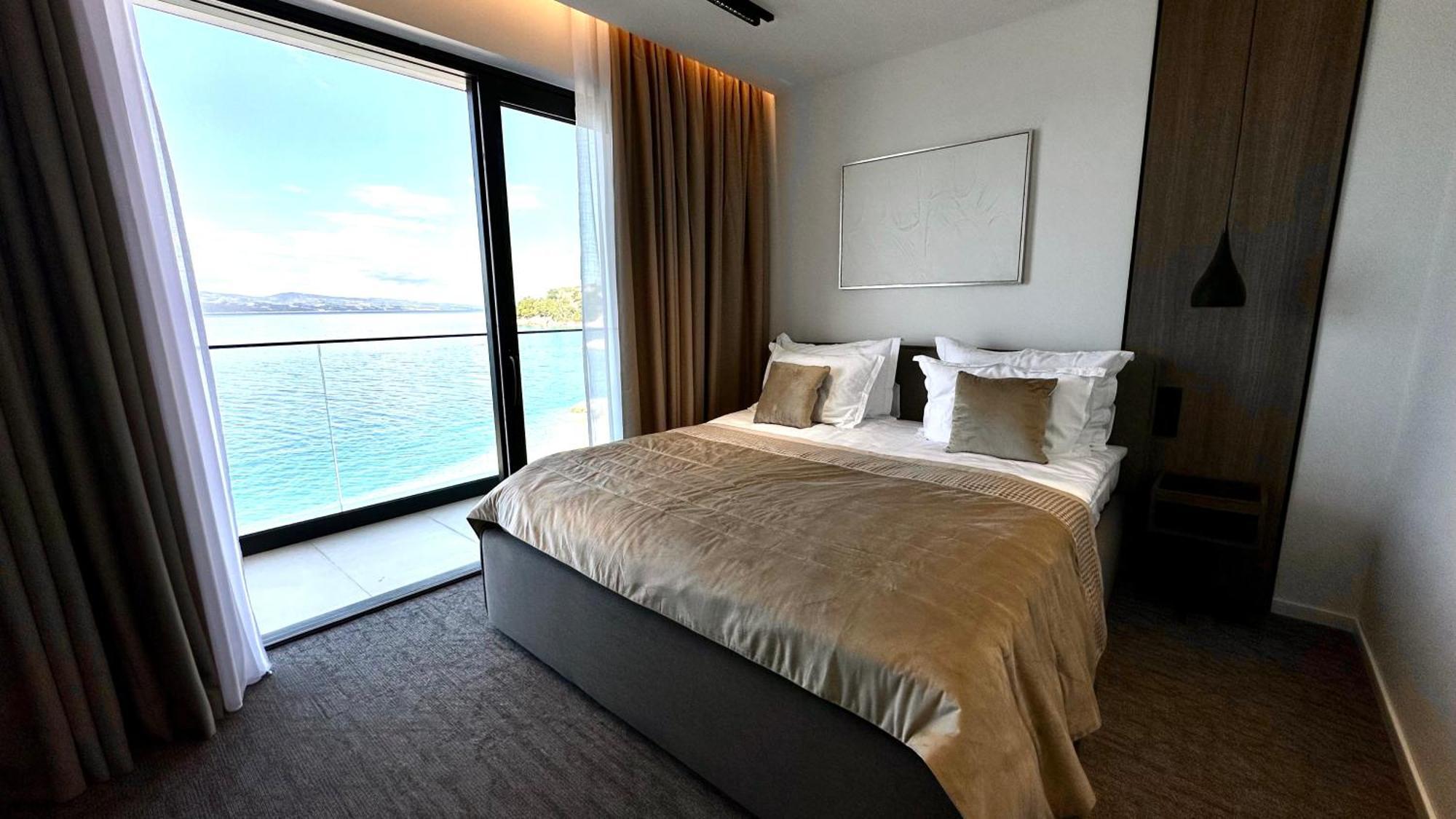 Hotel Medistone 오미스 외부 사진