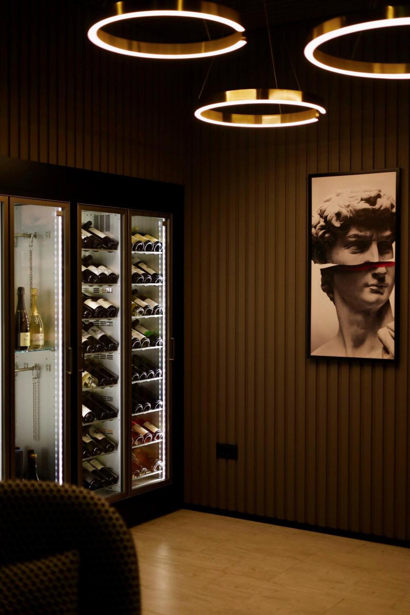Hotel Medistone 오미스 외부 사진