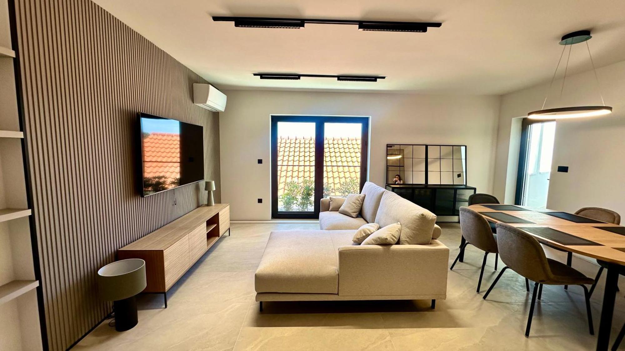 Hotel Medistone 오미스 외부 사진