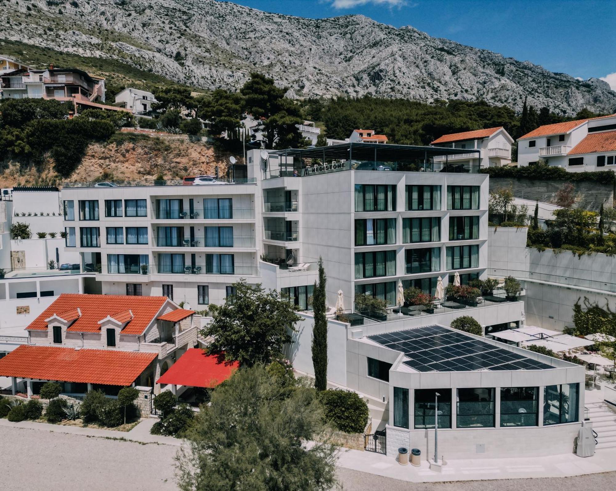 Hotel Medistone 오미스 외부 사진